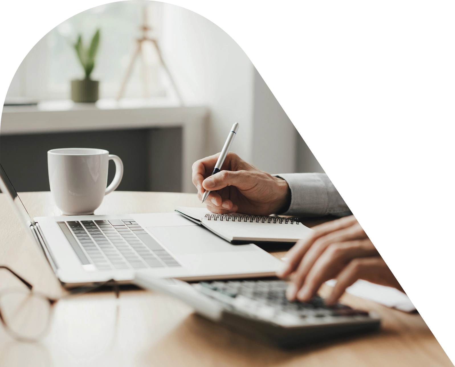 macallan-capital-home-our-services-3-investment-mobile